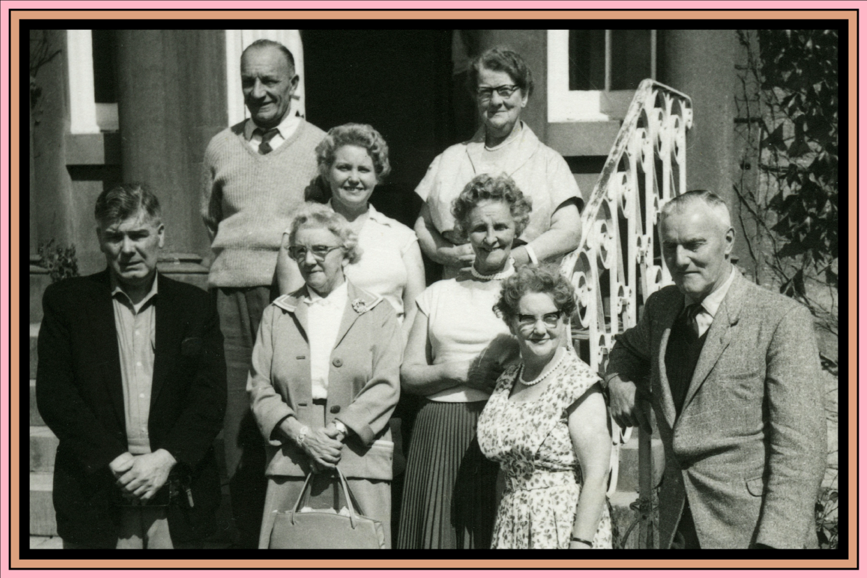 Ein Familienbild in schwarzweiß